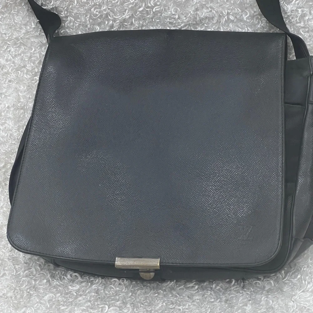 Louis Vuitton Viktor Messenger Bag Taiga